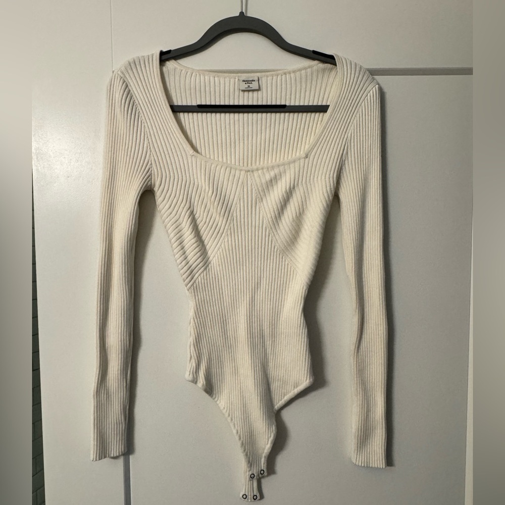 Abercrombie & Fitch sweetheart neckline knit bodysuit